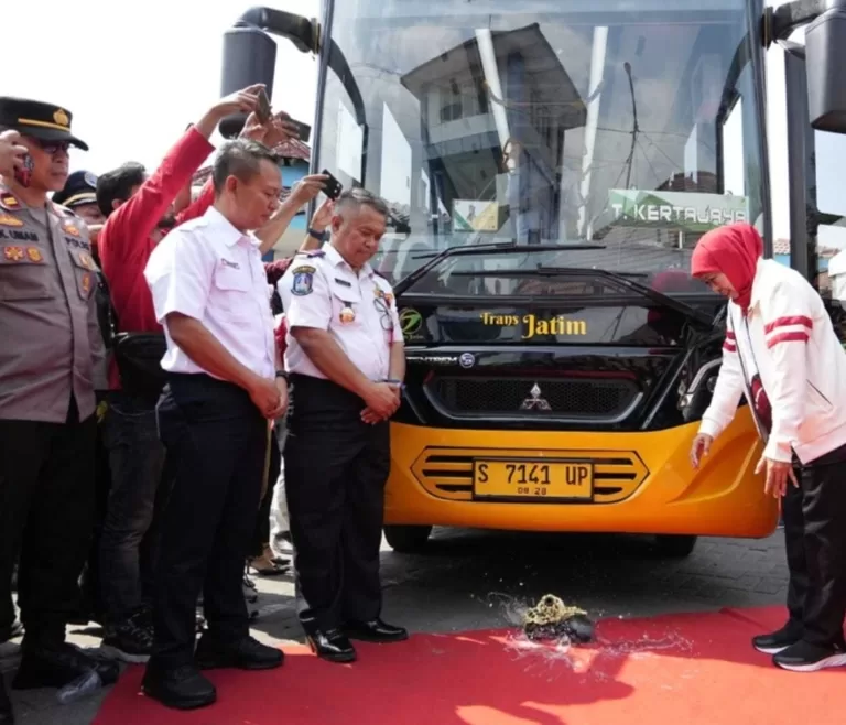 Gubernur Khofifah Resmikan Bus Trans Jatim Mojokerto – Surabaya