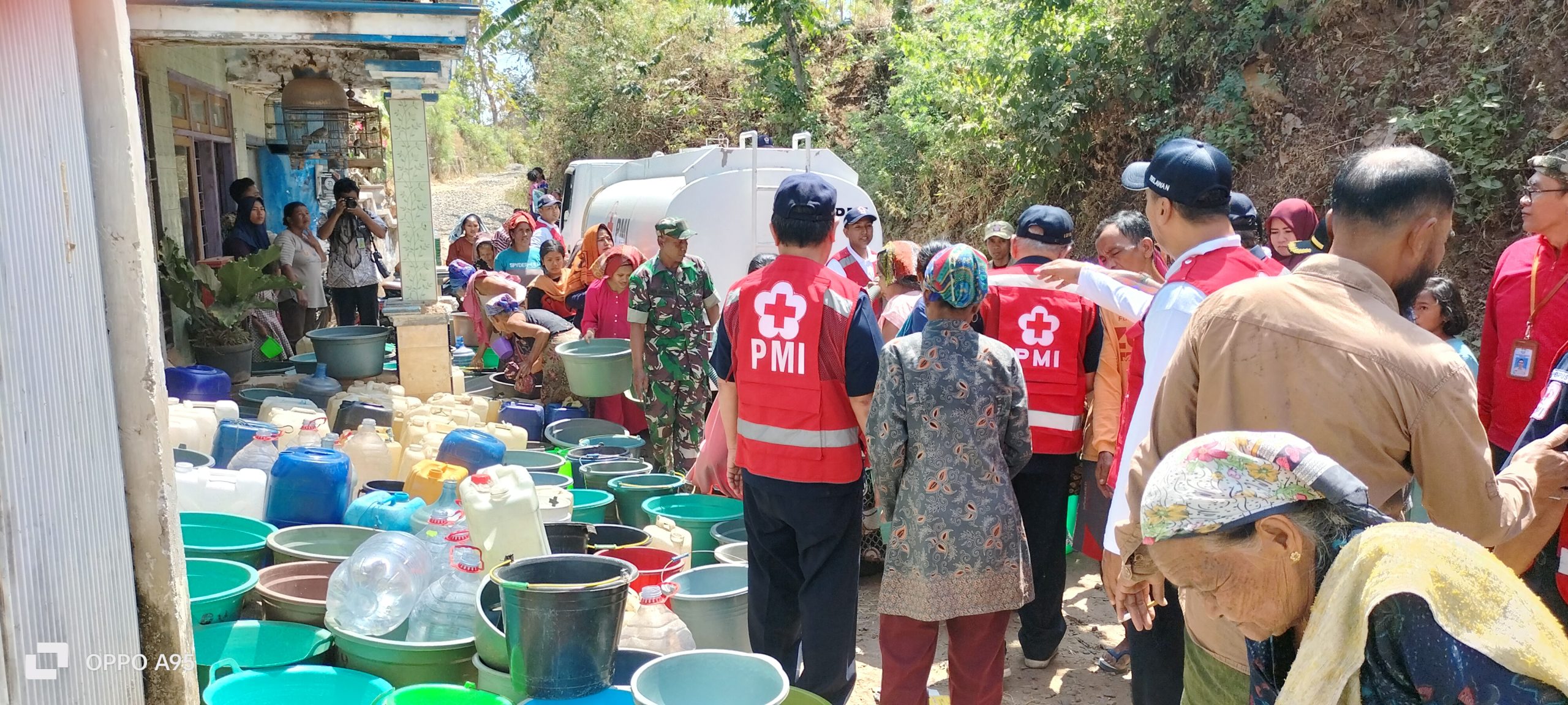 Droping Air Bersih PMI Jatim Sampai Bencana Kekeringan Selesai