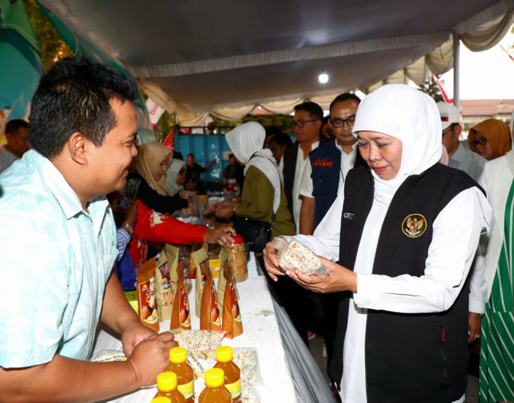 Gubernur Jatim Salurkan 9 Bansos ke Jombang