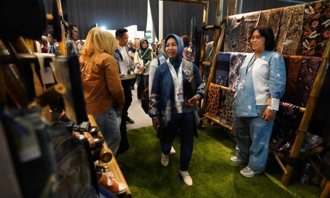 Batik Kontemporer modern Majapahit Kota Mojokerto Menasional di JMFW 2024