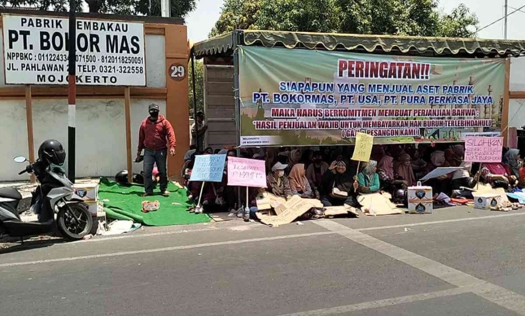 Karyawan Rokok Bokor Mas Demo, Minta Tunggakan Gaji & Pesangon Segera Dibayar