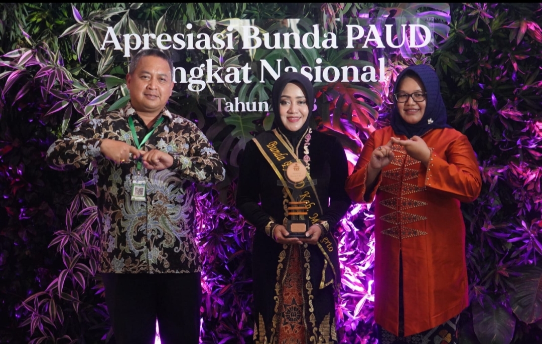 Bupati Mojokerto Raih Penghargaan Bunda PAUD Tingkat Nasional 2023