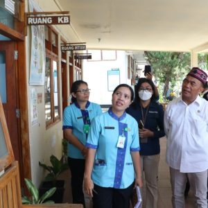 Kunjungi Puskesmas Labuan Bajo, Menko Muhadjir : Kerja Bersama Tekan Stunting