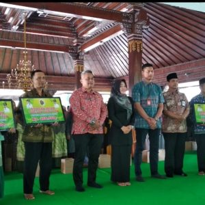 Bupati Ikfina Serahkan Insentif Pada 6.531 Guru TPQ di Kab. Mojokerto