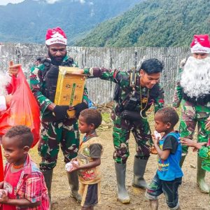 Perayaan Natal yang Memukau dan Bersejarah di Distrik Yigi dengan Kedatangan Sinterklas oleh Prajurit Julu Siri