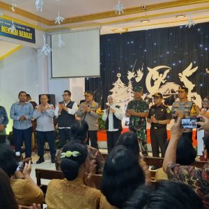 Bupati dan Pj. Walikota Mlaku Bareng Tinjau Perayaan Natal di Mojokerto Raya