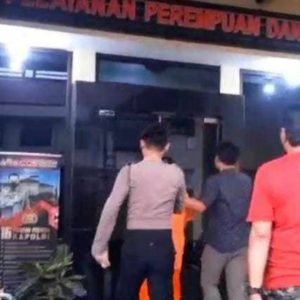 Pelaku Begal Payudara di Mojokerto Babakbelur Dihajar Warga