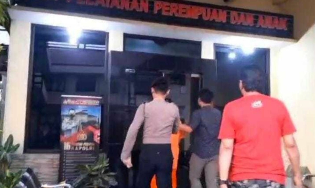 Pelaku Begal Payudara di Mojokerto Babakbelur Dihajar Warga