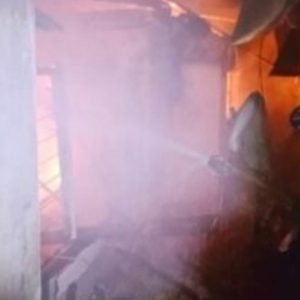 Rumah Warga Mentikan Kota Mojokerto Terbakar, Tak Ada Korban Jiwa 1 Motor Honda BEAD Hangus