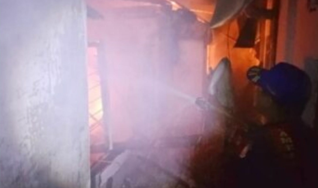 Rumah Warga Mentikan Kota Mojokerto Terbakar, Tak Ada Korban Jiwa 1 Motor Honda BEAD Hangus