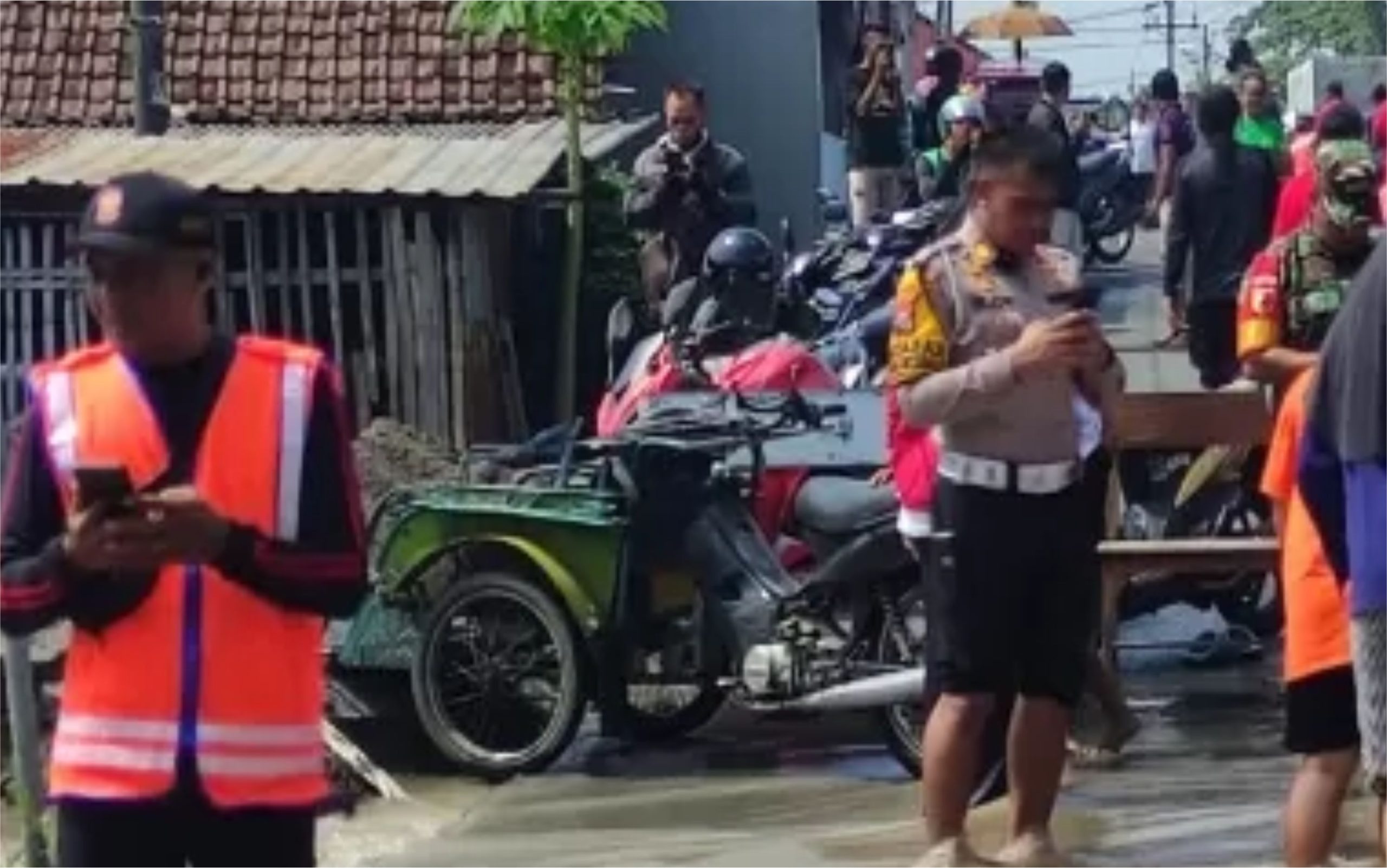 Hujan Tak Kunjung Reda Hingga Kini, Sejumlah Titik Kota Mojokerto Terendam