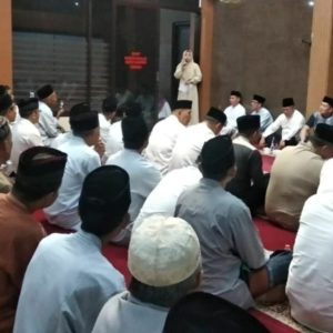 Safari Ramadhan di Masjid Baitul Muhajirin BSP, Bupati Ikfina Bukber & Serahkan Dana 100 Juta