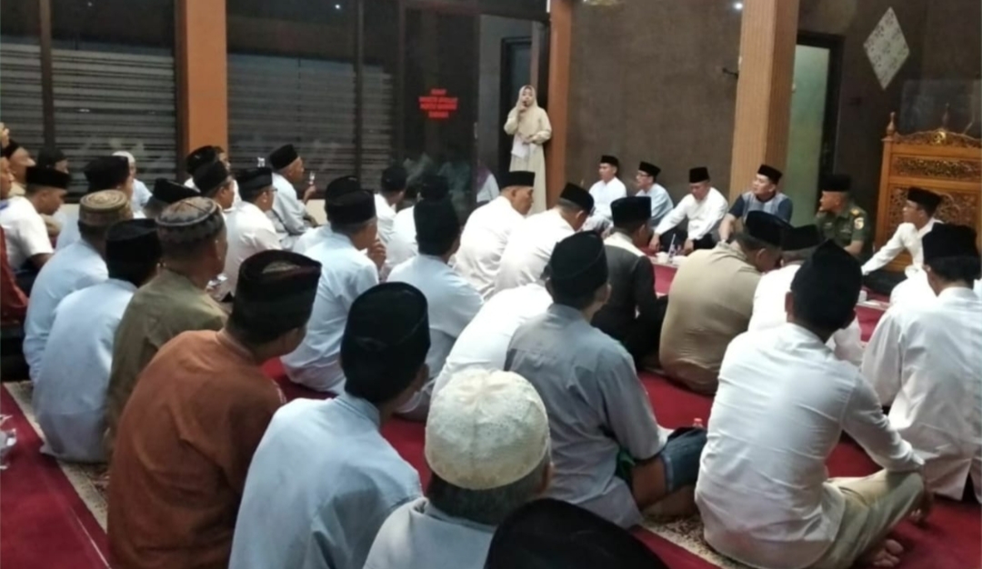 Safari Ramadhan di Masjid Baitul Muhajirin BSP, Bupati Ikfina Bukber & Serahkan Dana 100 Juta