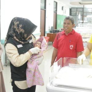 Bupati Mojokerto Jenguk Bayi Terlantar di RSUD Mojosari