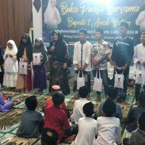 Bupati Ikfina Berbagi Kebahagiaan dengan 225 Anak Yatim