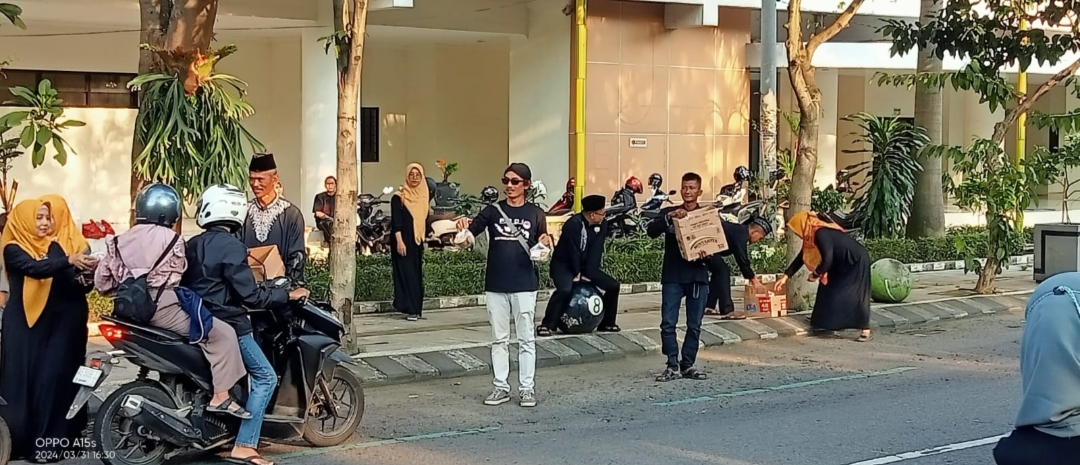 PPDI Magetan Mengharap Berkah di Bulan Ramadhan dengan Bagi bagi Takjil