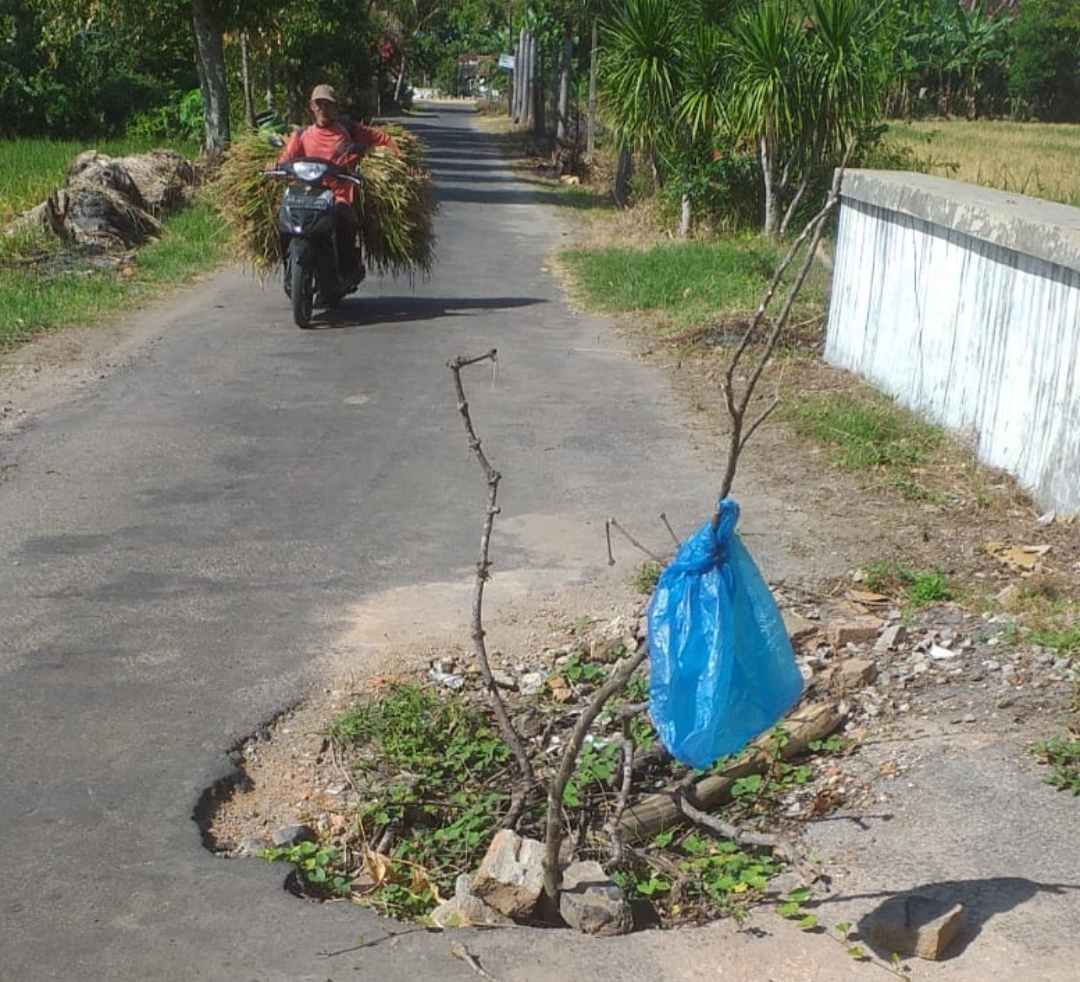 Jembatan Penghubung Nguntoronadi – Gorang  Gareng Taji Magetan Rusak Parah