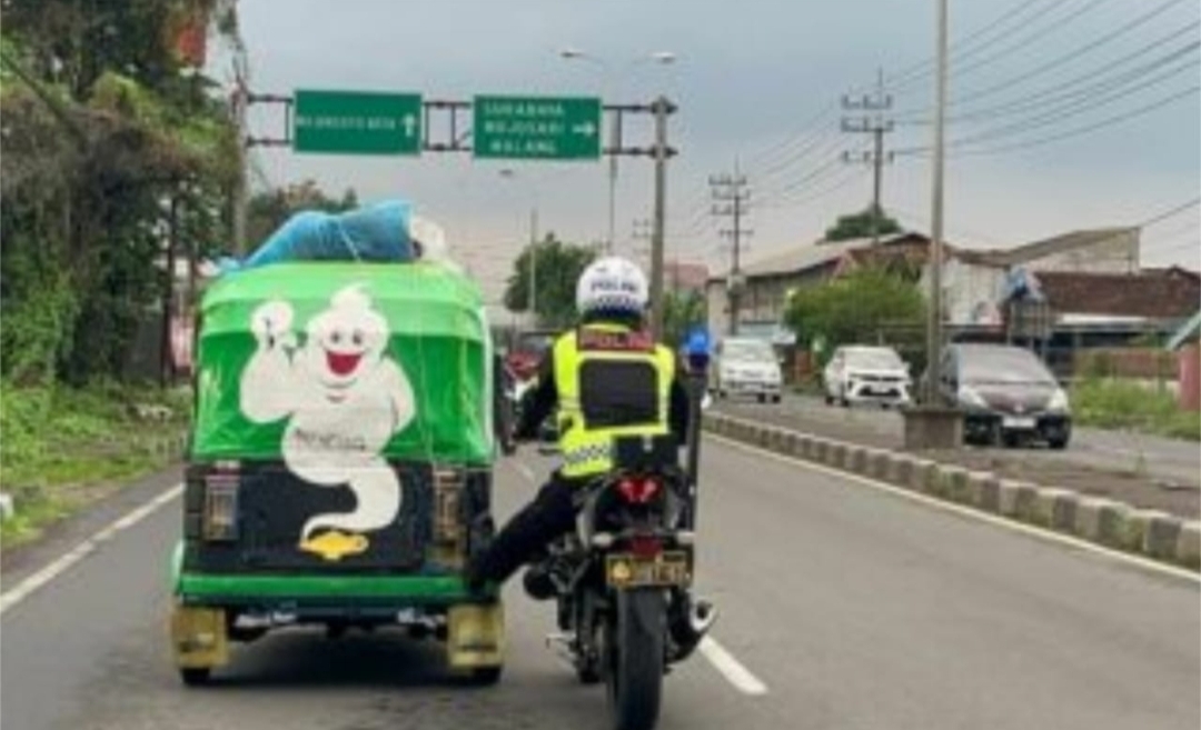 Polres Mojokerto Bantu Bajai Mogok Saat Perjalanan Jakarta –Banyuwangi