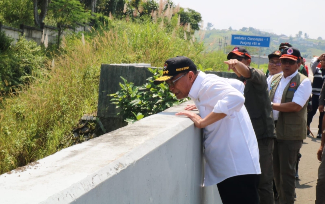 Tol Bocimi Longsor, Menko Muhadjir Minta Maaf 