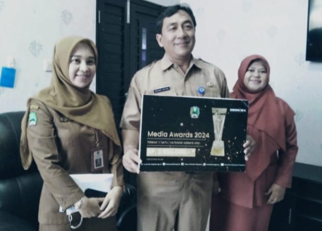 Berhasil Mengelola Website, RSUD dr. Sayidiman Magetan Dianugerahi Media Award 