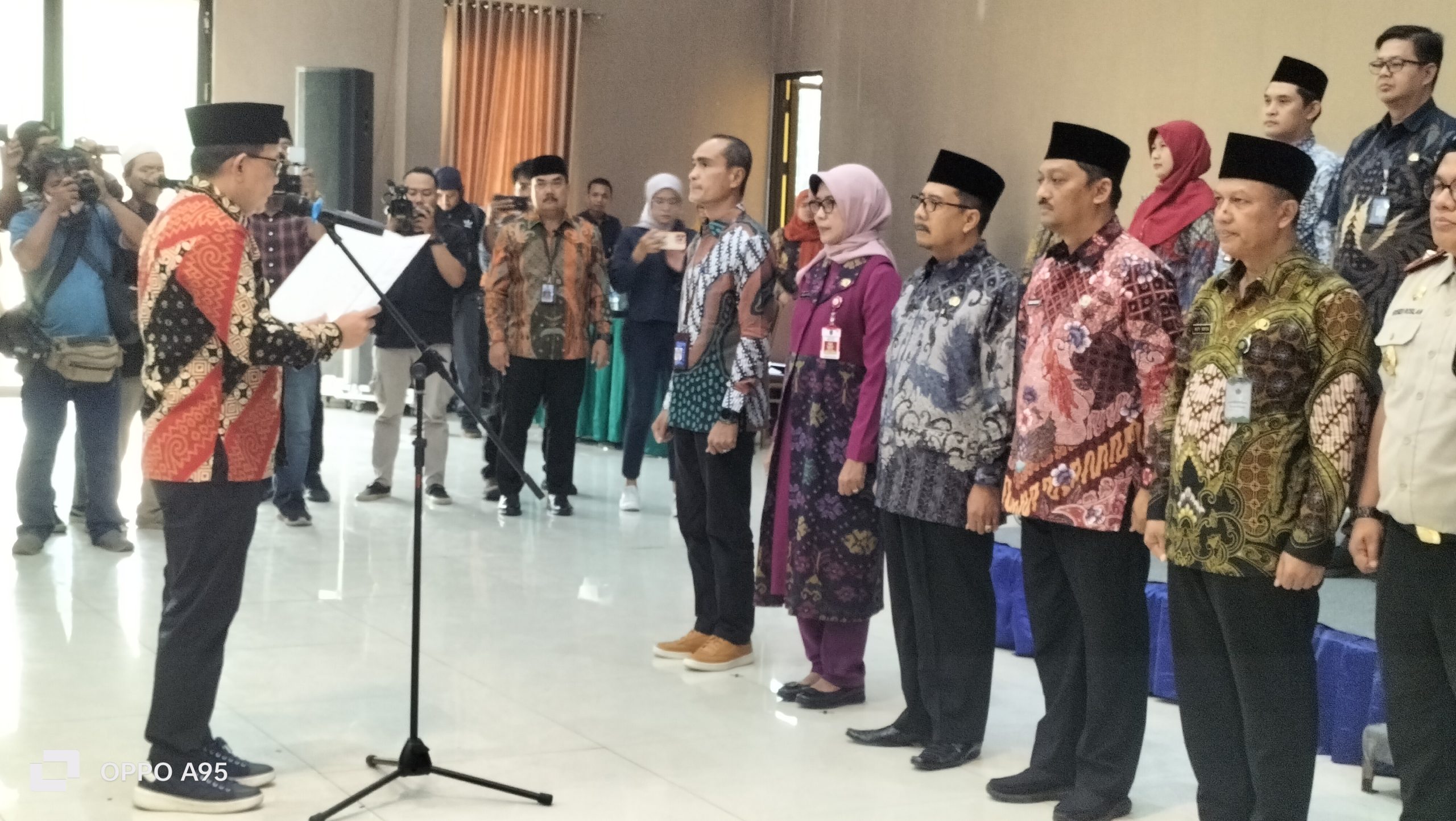 PPIH Embarkasi Surabaya Dilantik, Jangan Terjadi Jamaah Sudah Masuk Pesawat Diturunkan