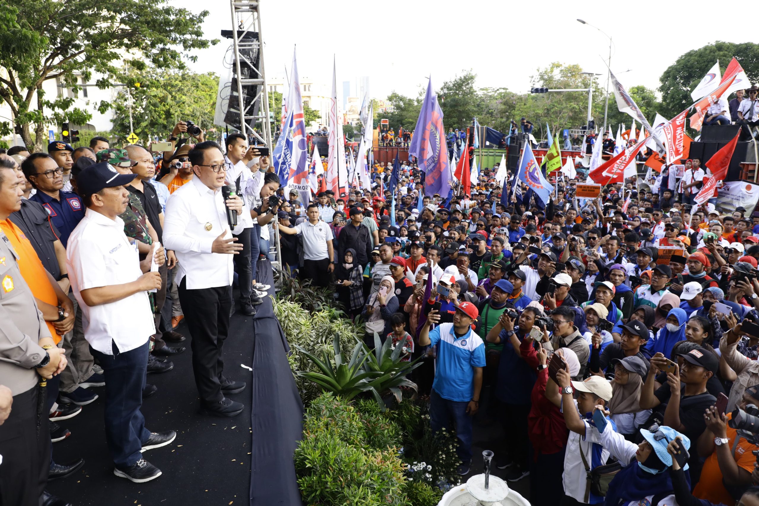 Pj. Gubernur Adhy Karyono Janji Teruskan Tuntutan Buruh ke Pusat