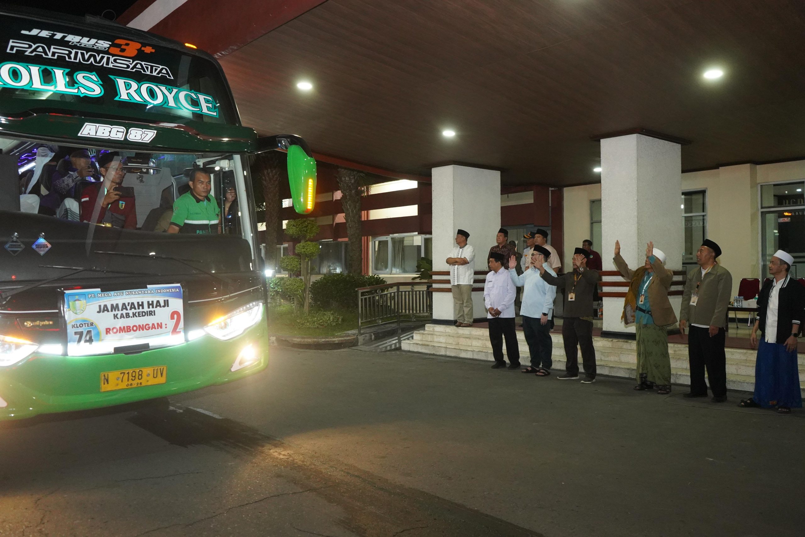 Berangkatkan Jamaah Haji, Bupati Kediri Minta Petugas Kesehatan Rutin Lakukan Screening