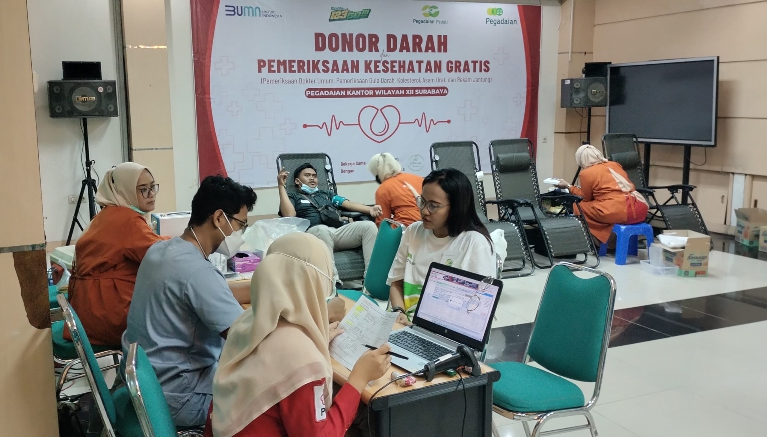 Donor Darah dan Pemeriksaan Kesehatan Ramaikan HUT Pegadaian Surabaya 