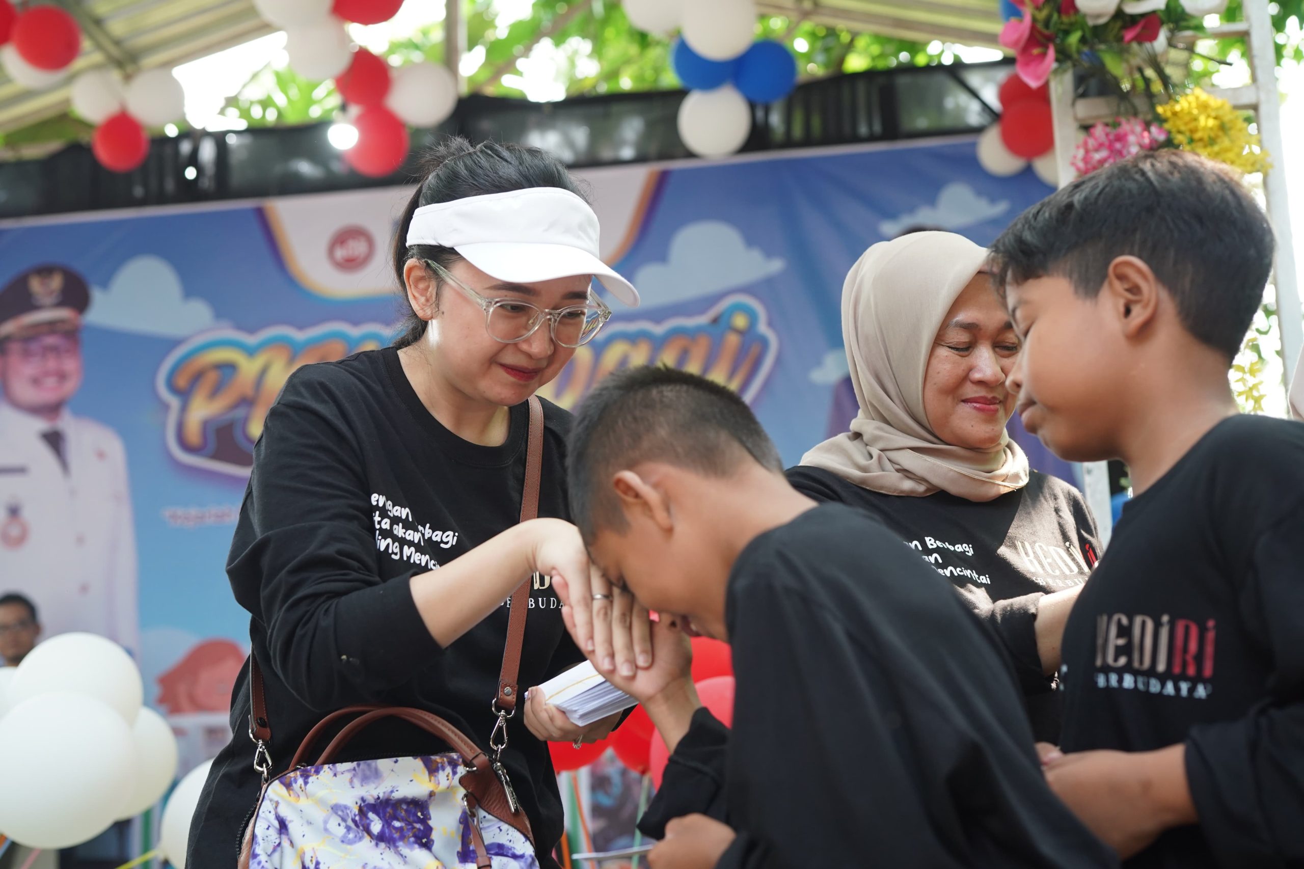 Ketua TP PKK Kabupaten Kediri Ajak Anak Yatim Piatu Keliling Destinasi Wisata Unggulan