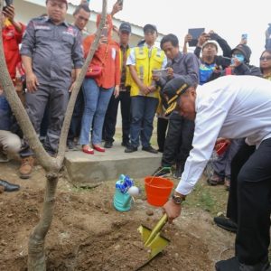 Menko Muhadjir Serahkan Kunci Hunian Tetap Korban Gempa di Sulawesi Tengah