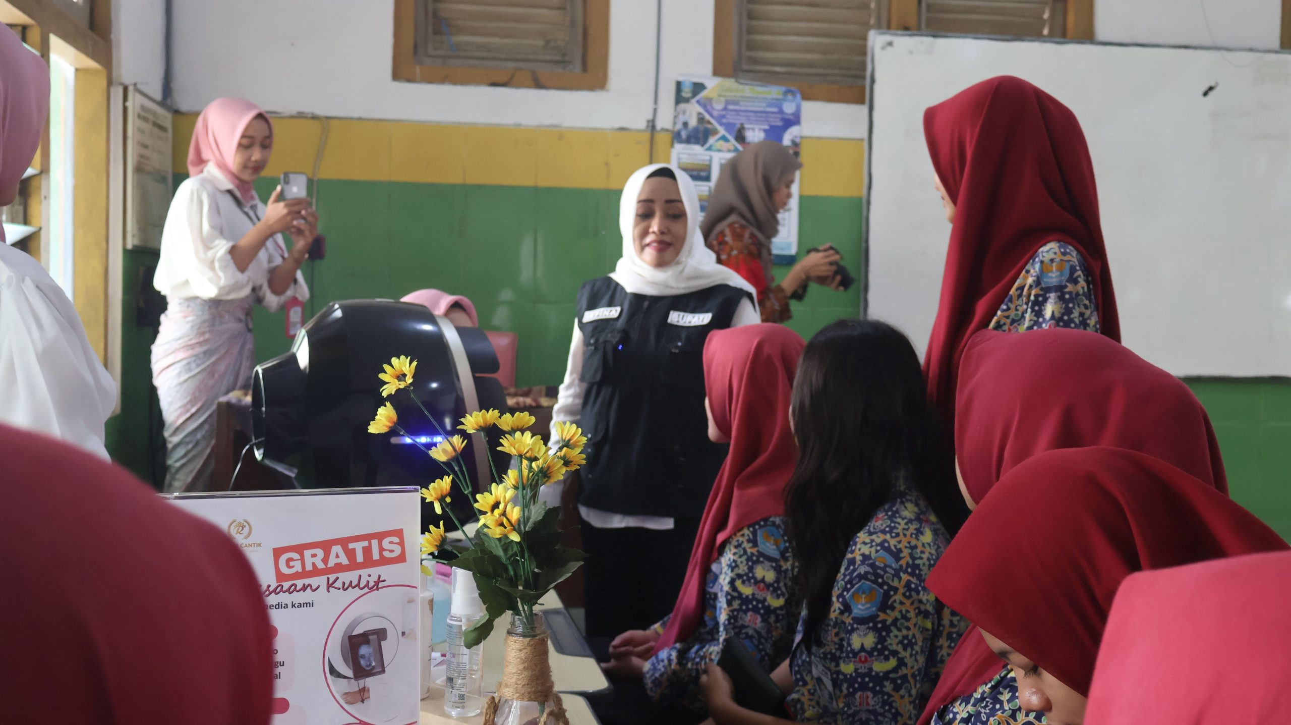 Bupati Ikfina Luncurkan Gemoy Sarana Komunikasi dengan Siswa SMA