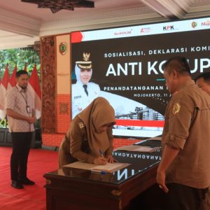 Disaksikan KPK, Bupati Mojokerto dan Kepala OPD Teken Pakta Integritas Cegah KKN