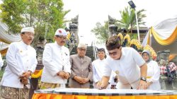 Pj. Gubernur Jatim Hadiri Upacara Karya Tawur Agung Labuh Gentuh dan Panca Wali Krama di Lumajang