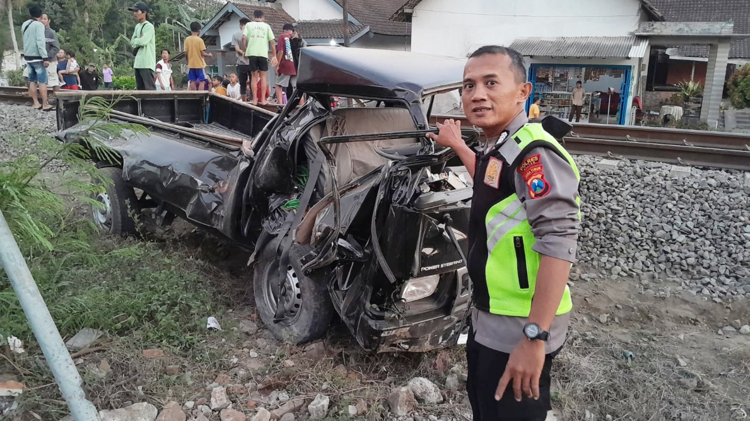 Rel Kereta Api Tanpa Palang Pintu di Blitar Memakan Korban Jiwa