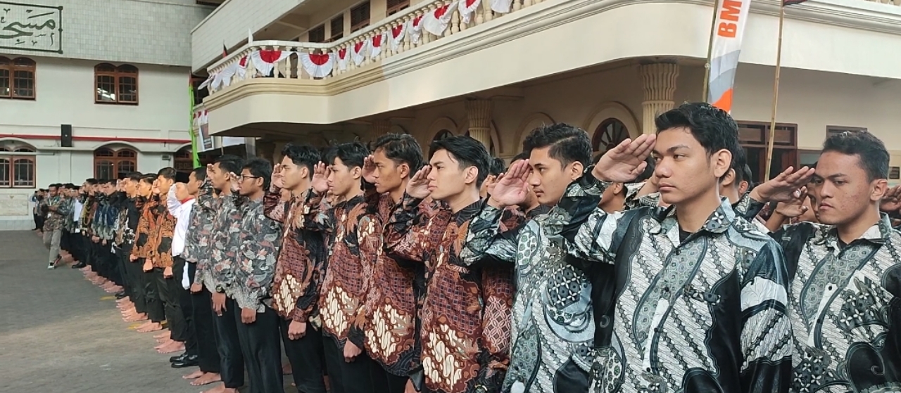 Santri Pondok Pesantren Wali Barokah Ikuti Upacara Bendera HUT RI ke-79