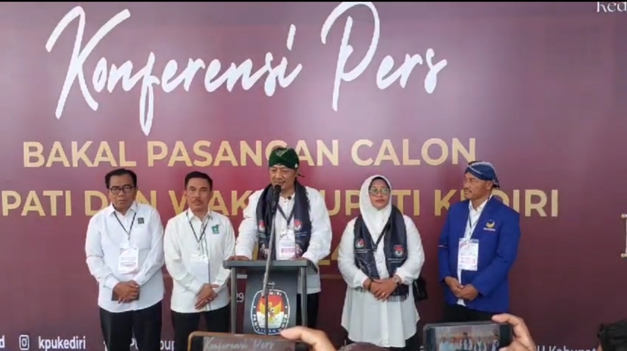 Tolak Bumbung Kosong, Deny-Mudawamah Resmi Daftar ke KPU Kabupaten Kediri