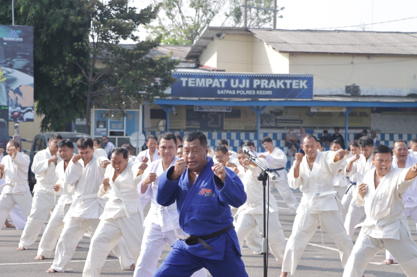 Asah Kemampuan Anggotanya, Polres Kediri Gelar Latihan Bela Diri