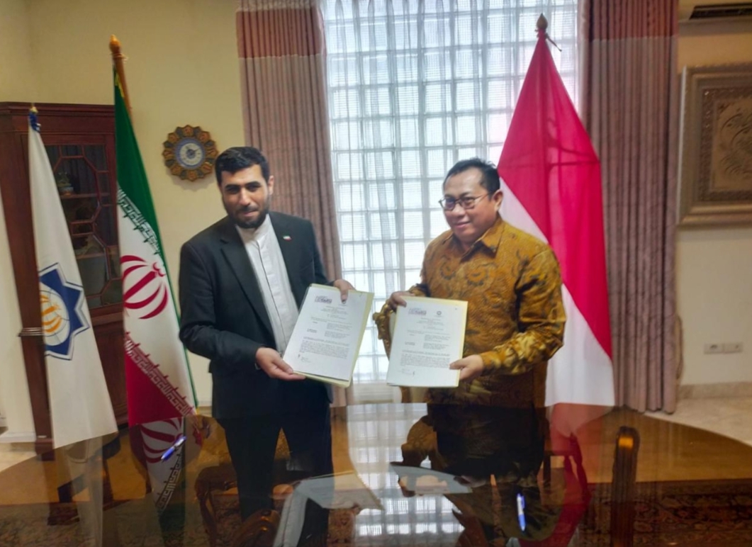 Ketum SMSI Firdaus Tandatangani MoU Bersama Konselor Kebudayaan Iran Ebrahimi