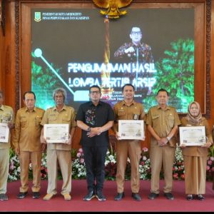 Pj. Walikota Ali Kuncoro Beri Penghargaan Pada Kantor Terbaik Kelola Arsip