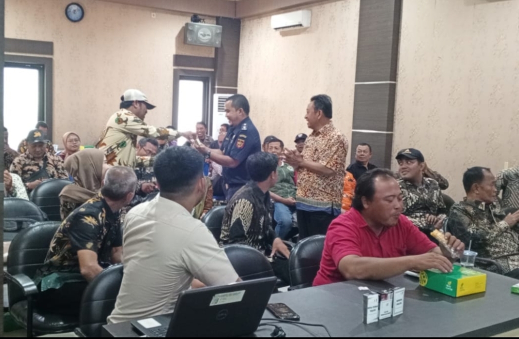 Satpol PP dan Bea Cukai Bersinergi Sosialisasikan Pemberantasan Rokok Ilegal di Kecamatan Tulangan