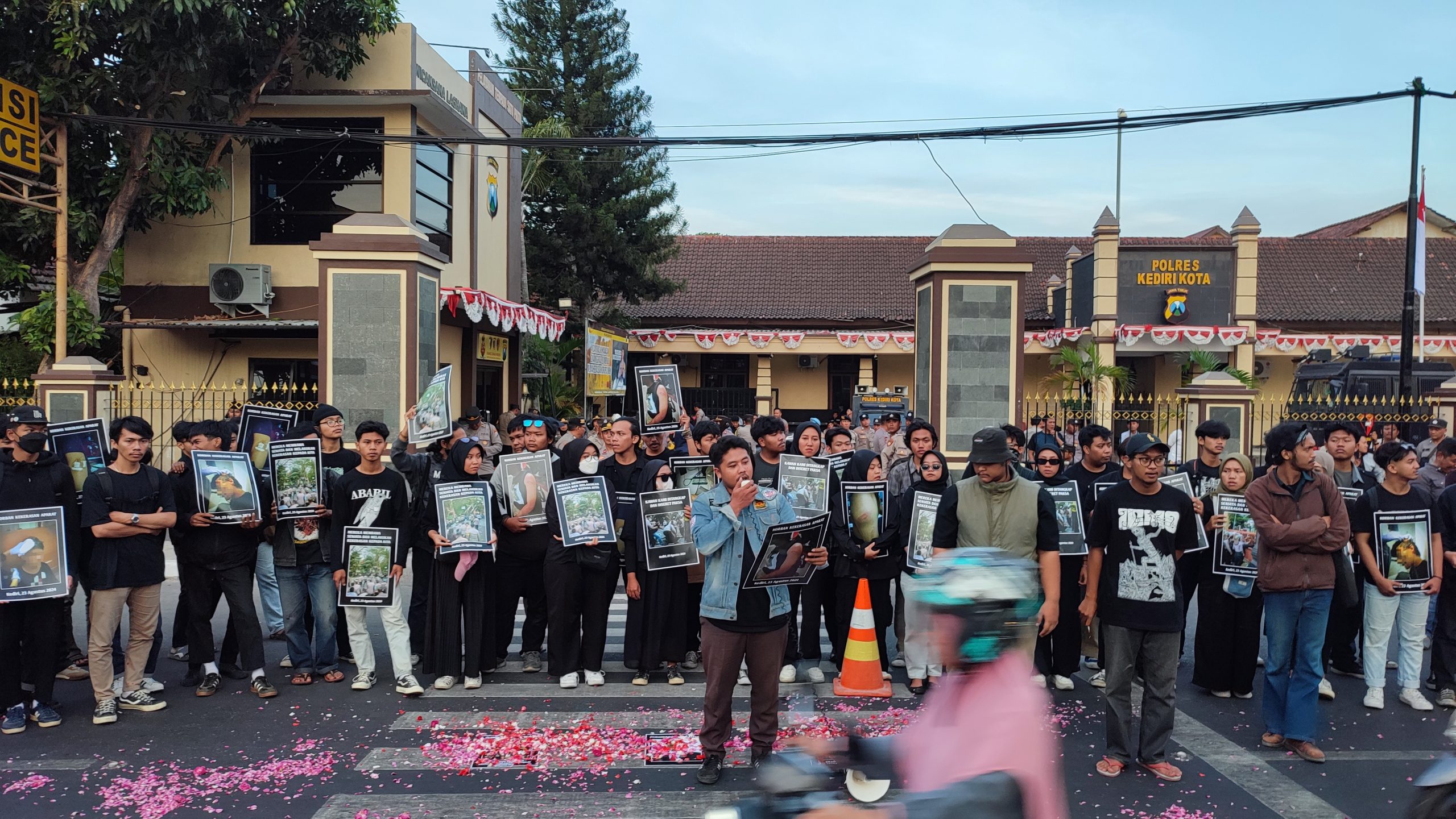 Bakal Tempuh Jalur Hukum, Afiliasi Sekartaji Kecam Tindakan Represif Aparat di Kota Kediri