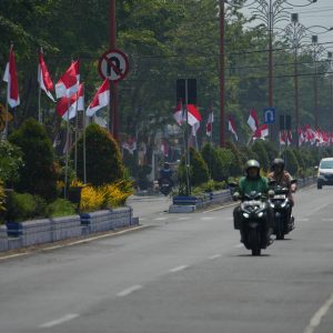 Pencanangan 7.900 Bendera Merah Putih Marakan Jalanan Kota Mojokerto