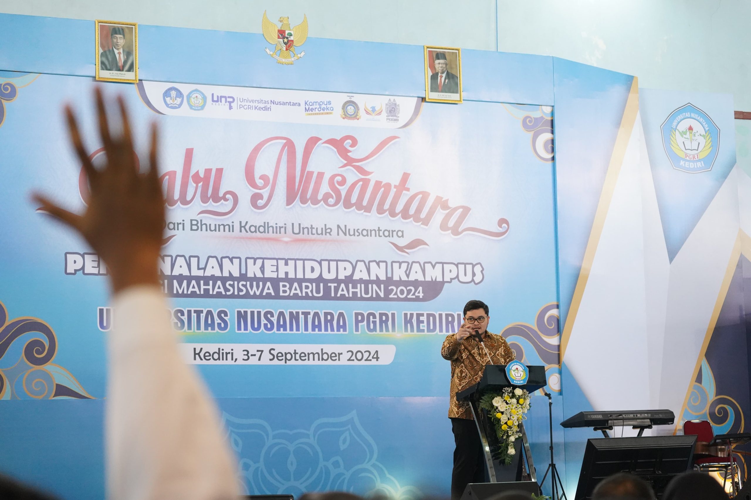 Sambutan Bupati Kediri Diinterupsi, Mahasiswa Pendidikan Sejarah Ini Justru Diganjar Hadiah