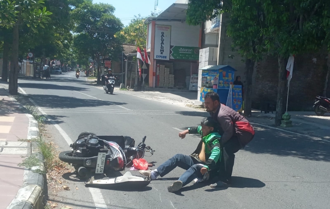 Ngantuk, Ojol Madiun Alami Kecelakaan Tunggal