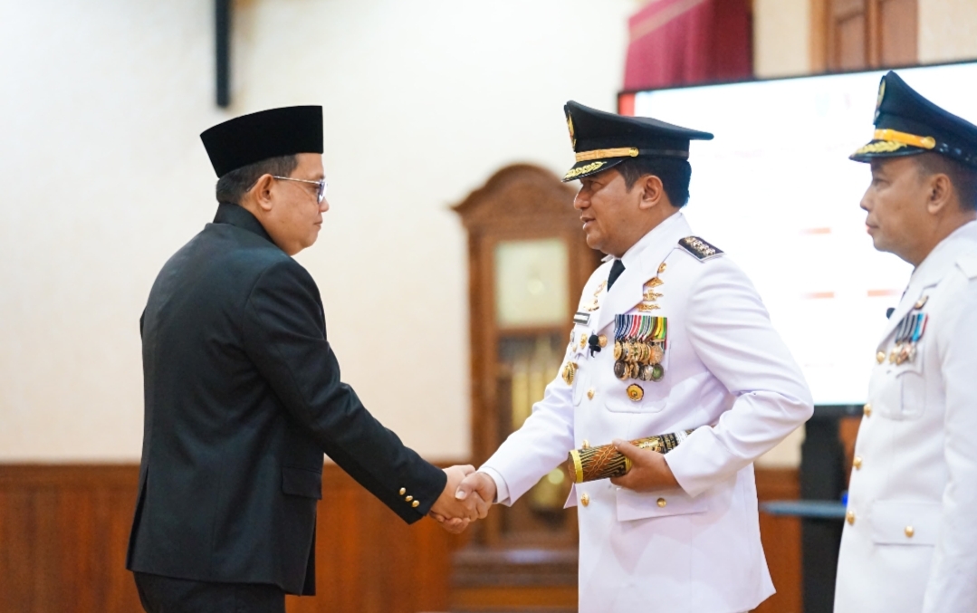 Lantik Pj. Bupati Pasuruan dan Pj. Walikota Probolinggo, Pj. Gubernur Adhy Pesankan Kawal Pembangunan dan Pesta Demokrasi