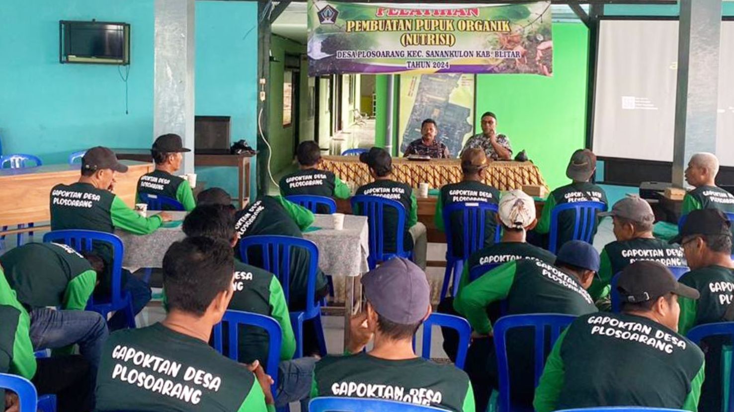 Pelatihan Pembuatan Pupuk Organik Kelompok Tani Desa Plosoarang Blitar