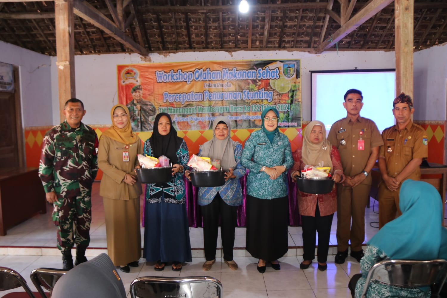 TMMD ke-122, Kodim 0809 dan Pemkab Kediri Bersatu Perangi Stunting dengan Workshop Makanan Sehat di Desa Pagung