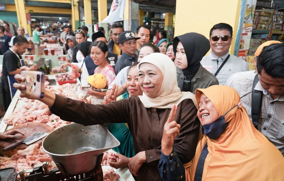 Blusukan di PPI Krembangan,  Khofifah Panen Doa & Optimis Menang Tebal Di Surabaya