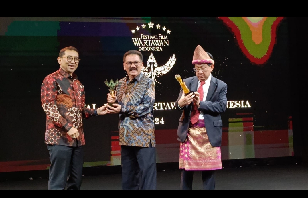 Ilham Bintang dan Anwar Fuady Raih Lifetime Achievement Award FFWI 2024