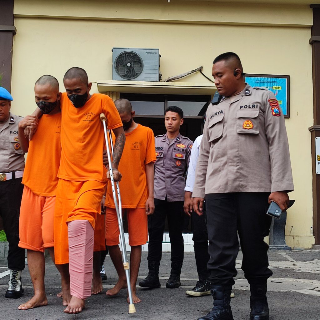 Empat Perampok Minimarket Kota Kediri Diringkus, Satu Ditembak, Uang Hasil Rampokan untuk Foya-Foya!